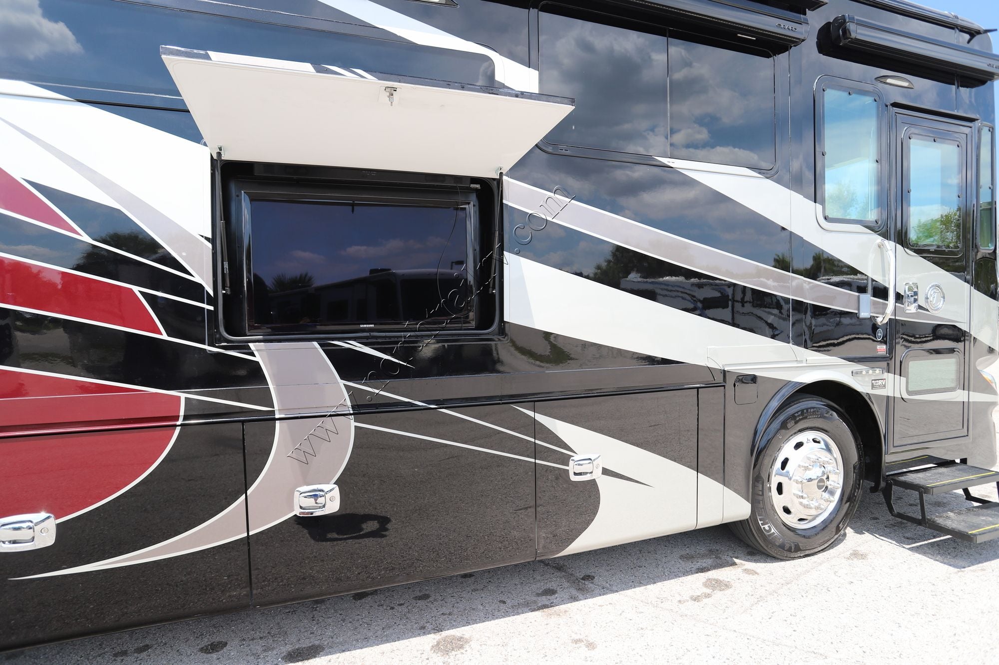 Used 2019 Tiffin Motor Homes Phaeton 37BH Class A  For Sale