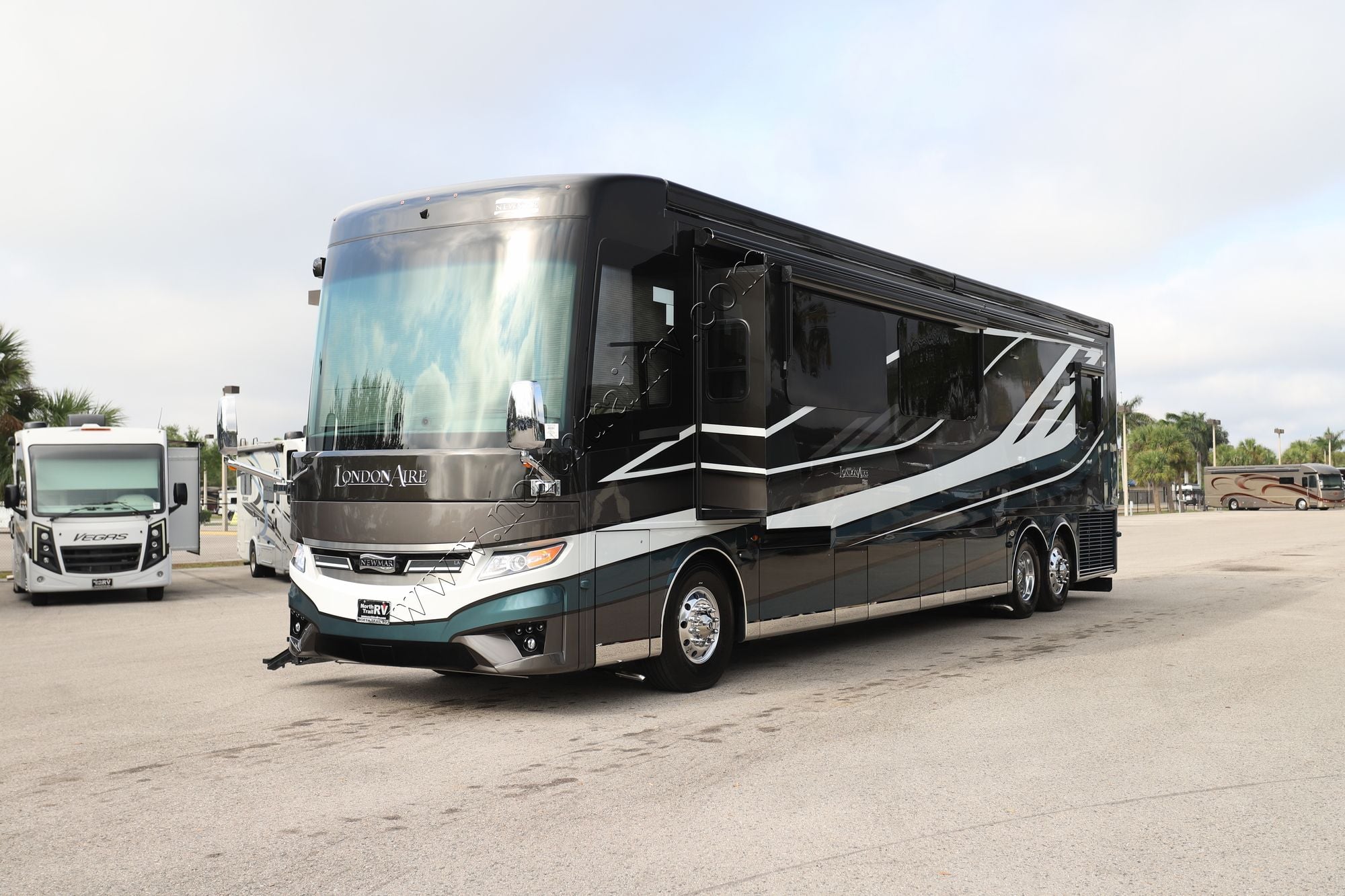 New 2027 Newmar London Aire 4569 Class A  For Sale