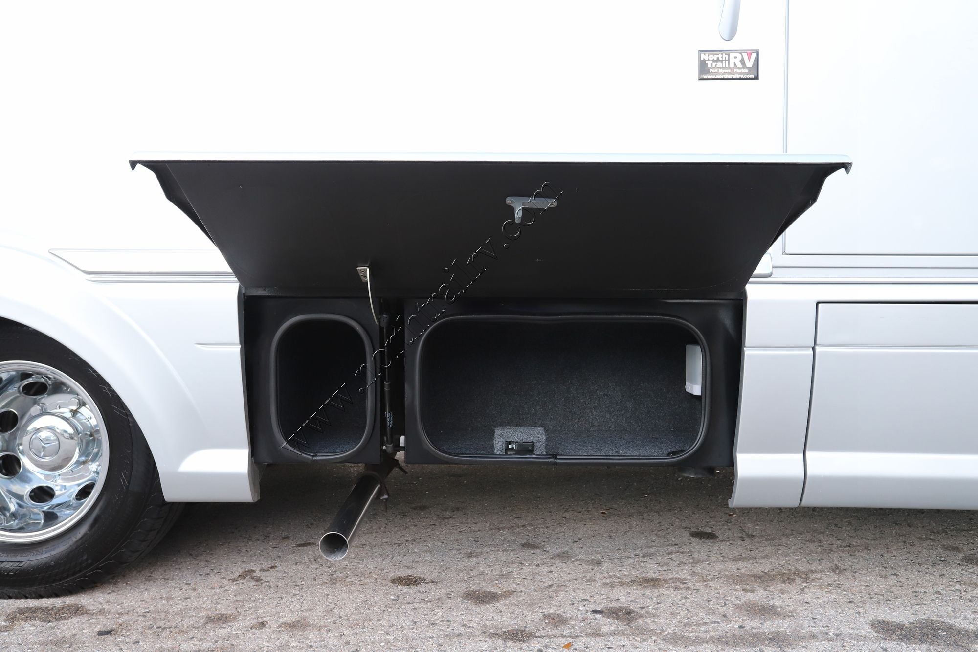 Used 2024 Airstream Atlas E1 Tommy Bahama Class C  For Sale