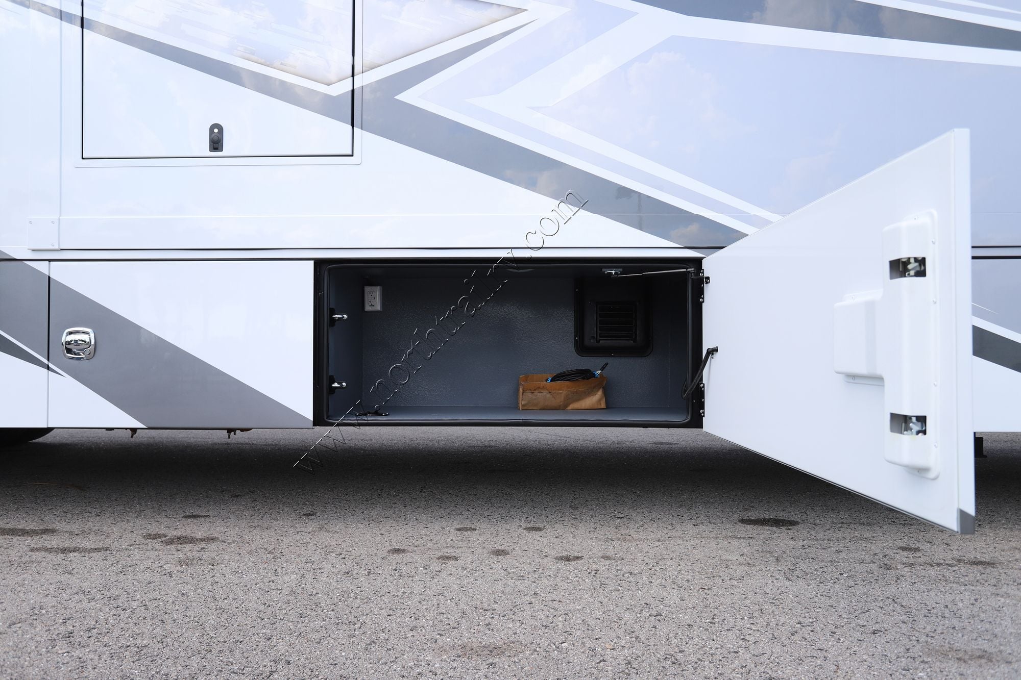 New 2026 Renegade Rv Explorer 40ERB Super C  For Sale