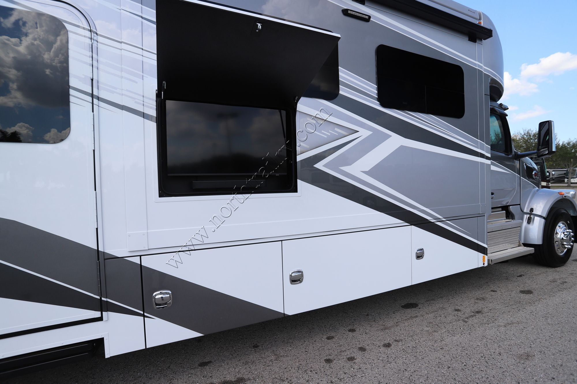 New 2026 Renegade Rv Explorer 40ERB Super C  For Sale