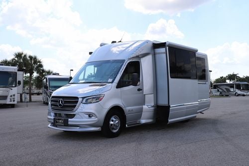 2024 Airstream Atlas E1 Tommy Bahama