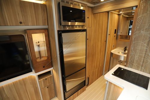 2024 Airstream Atlas E1 Tommy Bahama