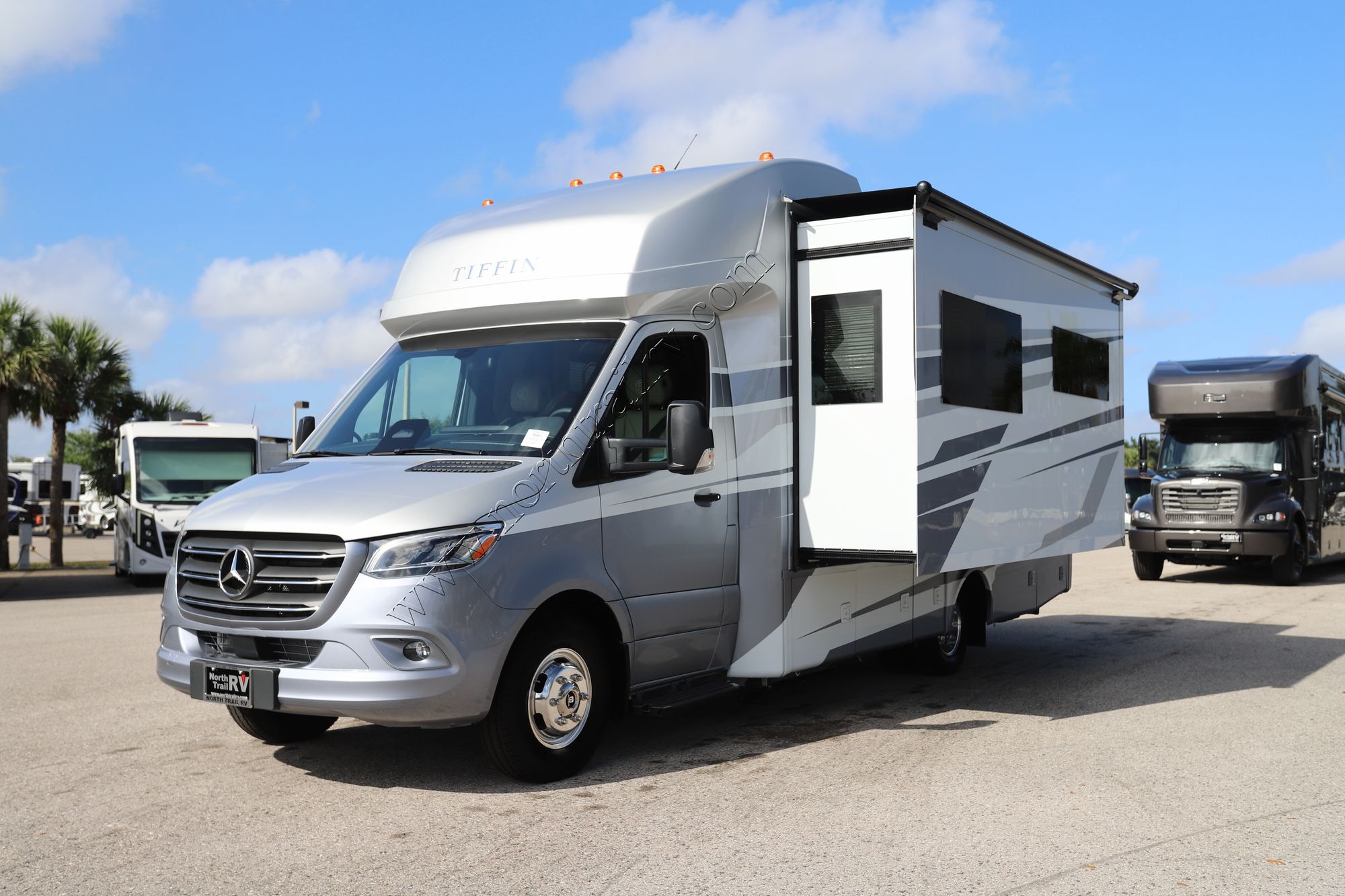 New 2026 Tiffin Motor Homes Wayfarer 25RW Class C  For Sale