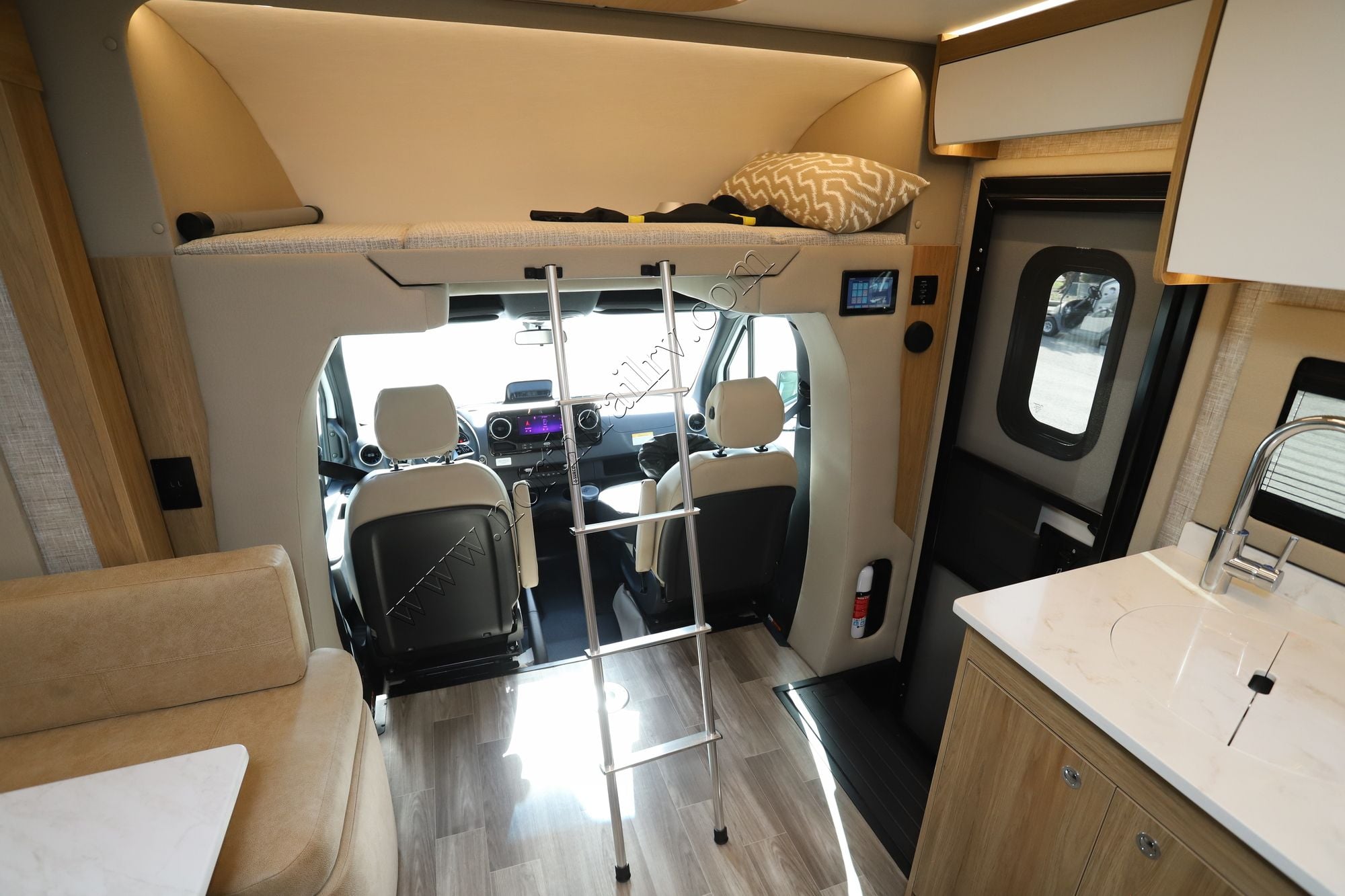 New 2026 Tiffin Motor Homes Wayfarer 25RW Class C  For Sale