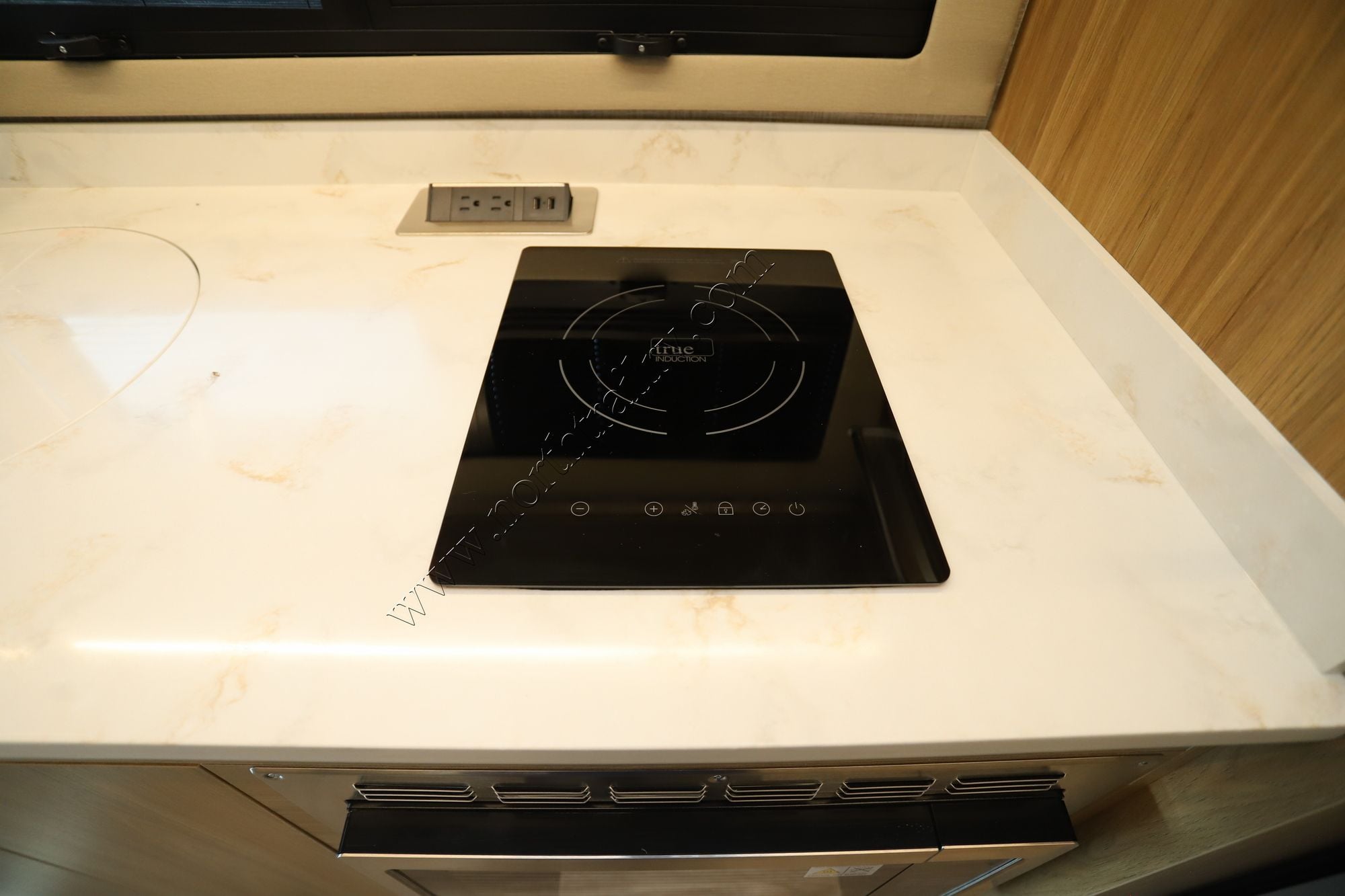 New 2026 Tiffin Motor Homes Wayfarer 25RW Class C  For Sale