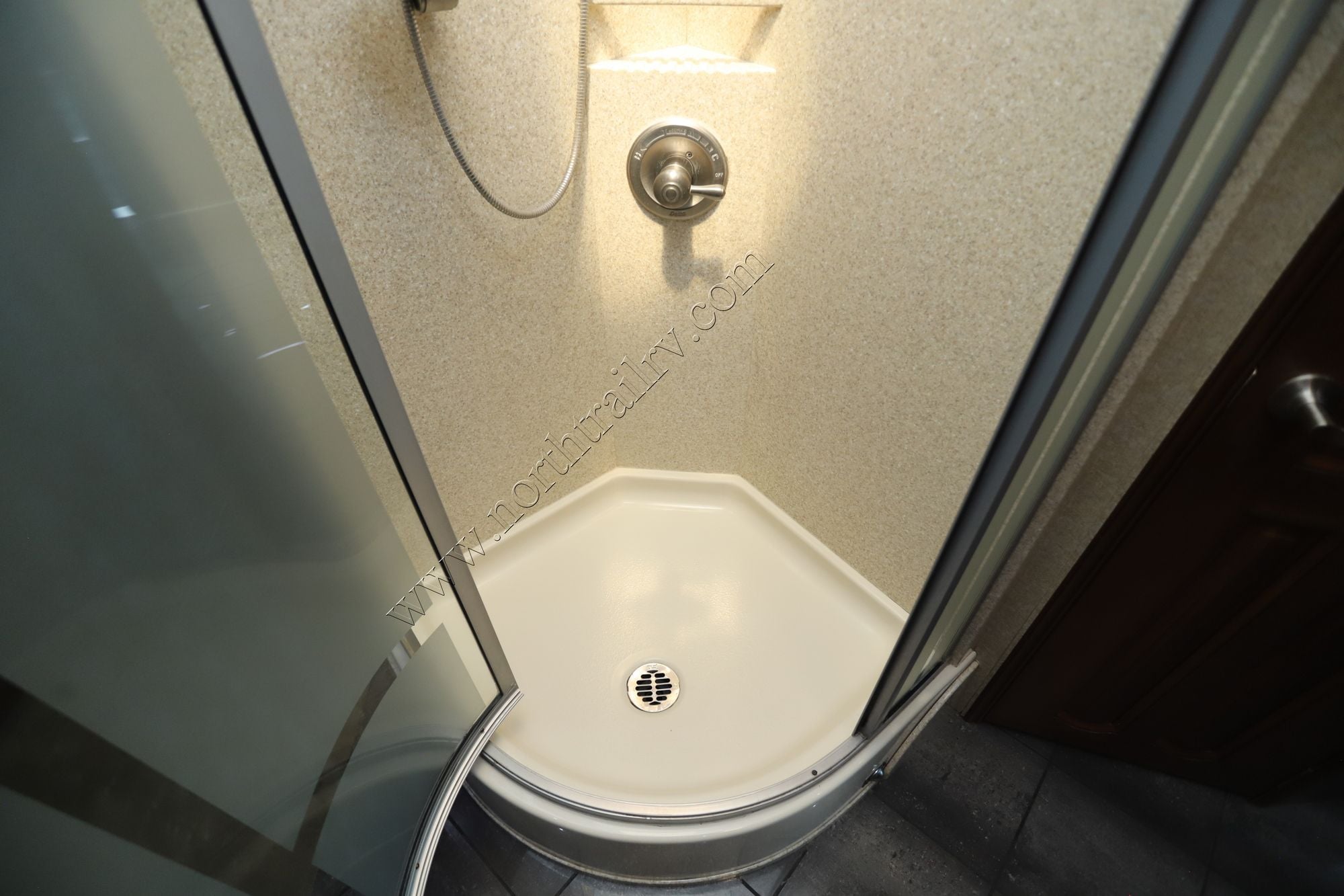 Used 2006 Newmar Essex 4502 Class A  For Sale