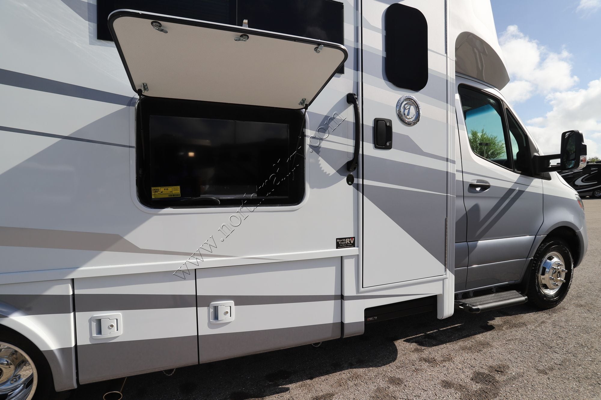 New 2026 Tiffin Motor Homes Wayfarer 25RW Class C  For Sale