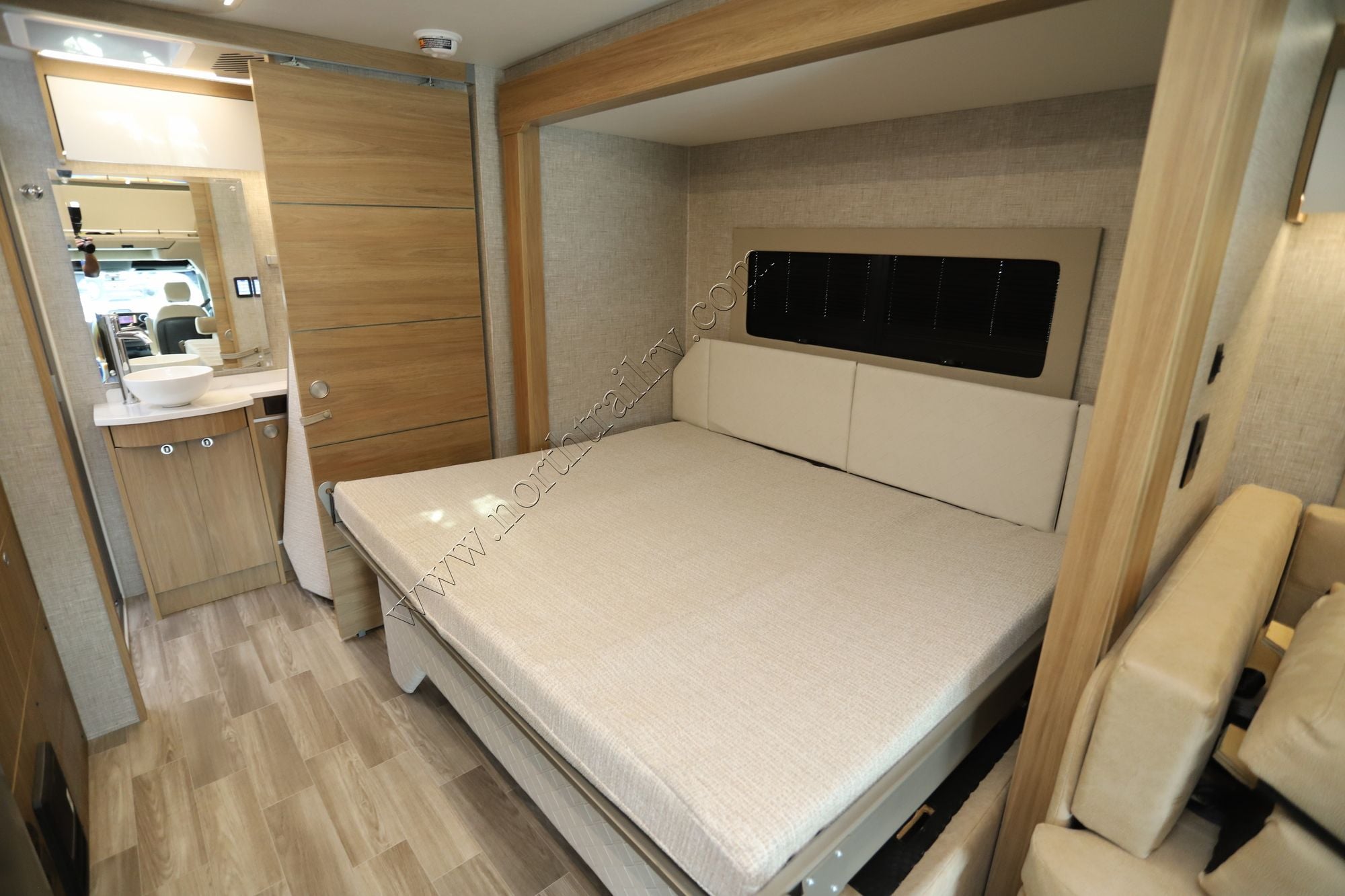 New 2026 Tiffin Motor Homes Wayfarer 25RW Class C  For Sale