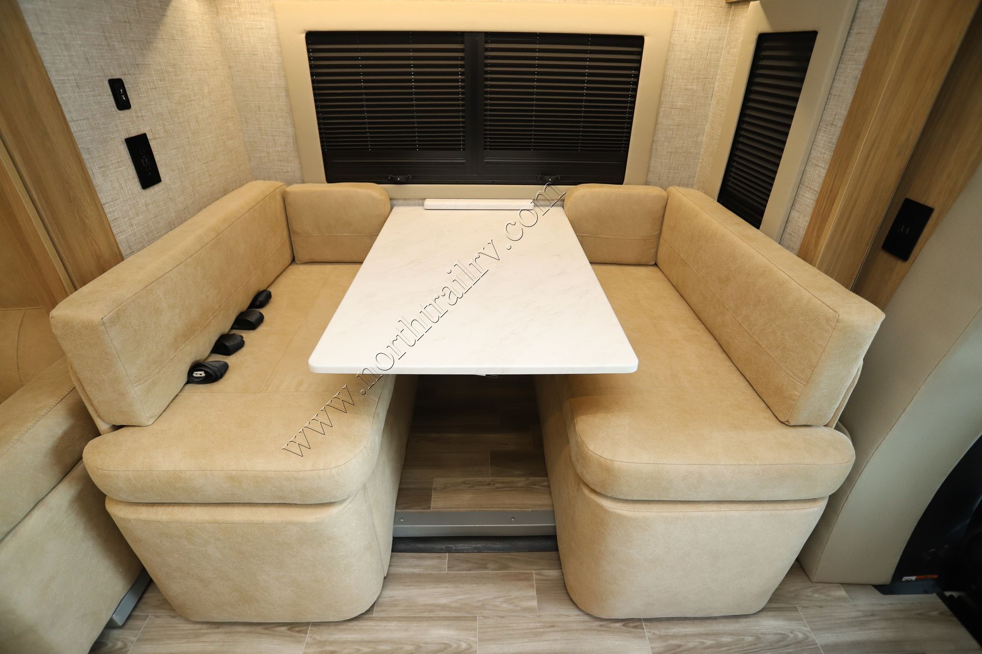 New 2026 Tiffin Motor Homes Wayfarer 25RW Class C  For Sale