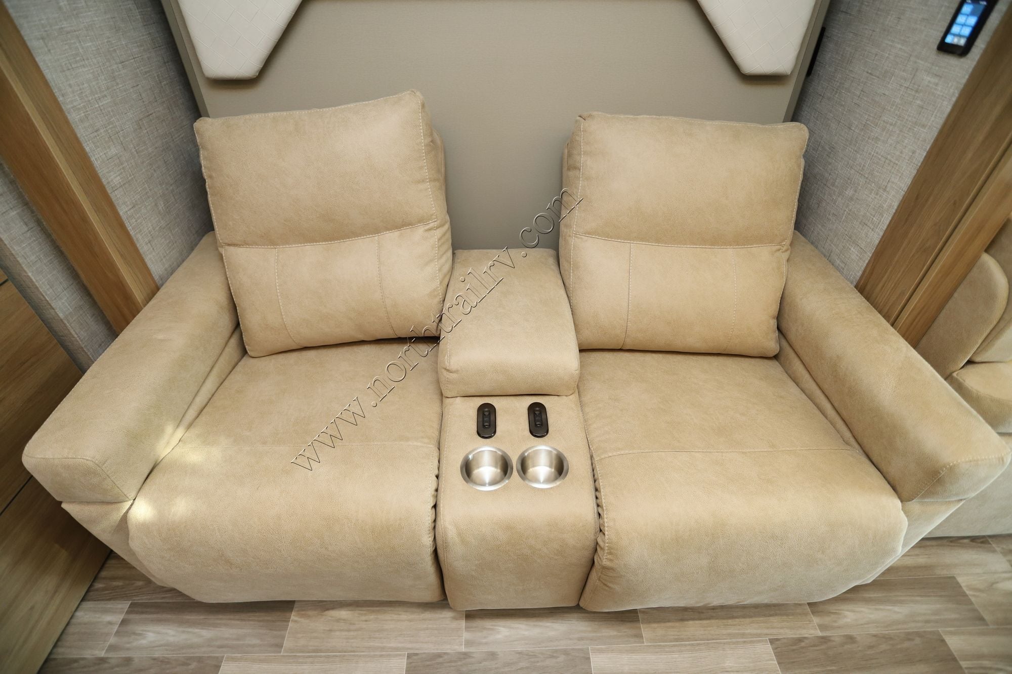 New 2026 Tiffin Motor Homes Wayfarer 25RW Class C  For Sale