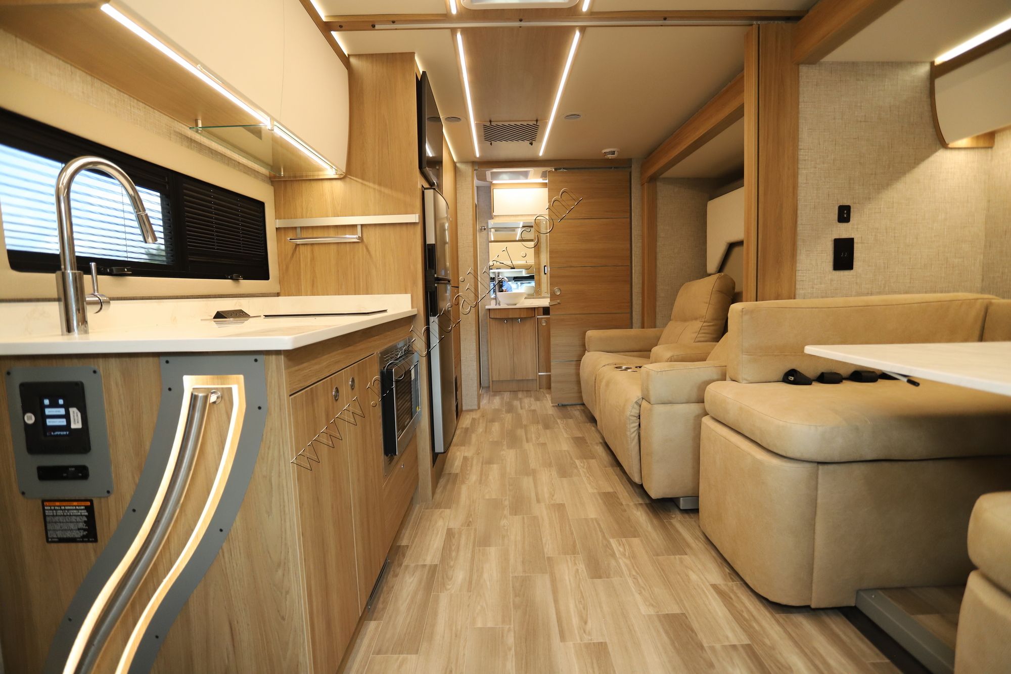 New 2026 Tiffin Motor Homes Wayfarer 25RW Class C  For Sale