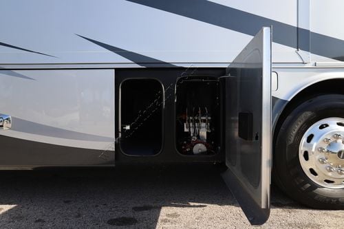 2017 Tiffin Motor Homes Phaeton 40QBH