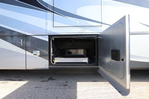 2017 Tiffin Motor Homes Phaeton 40QBH