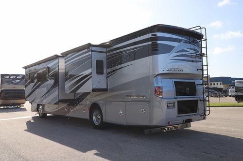 2017 Tiffin Motor Homes Phaeton 40QBH
