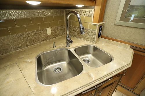 2017 Tiffin Motor Homes Phaeton 40QBH