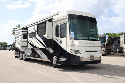 2022 Newmar Mountain Aire 4118