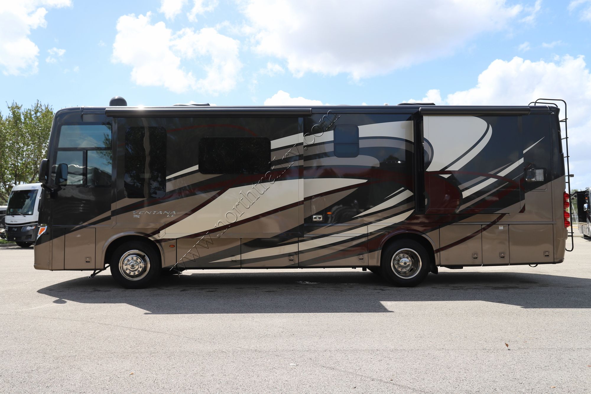 Used 2019 Newmar Ventana Le 3412 Class A  For Sale