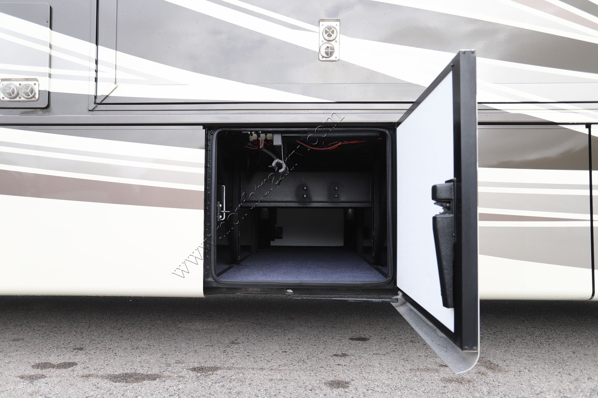 Used 2018 Newmar Ventana Le 4048 Class A  For Sale