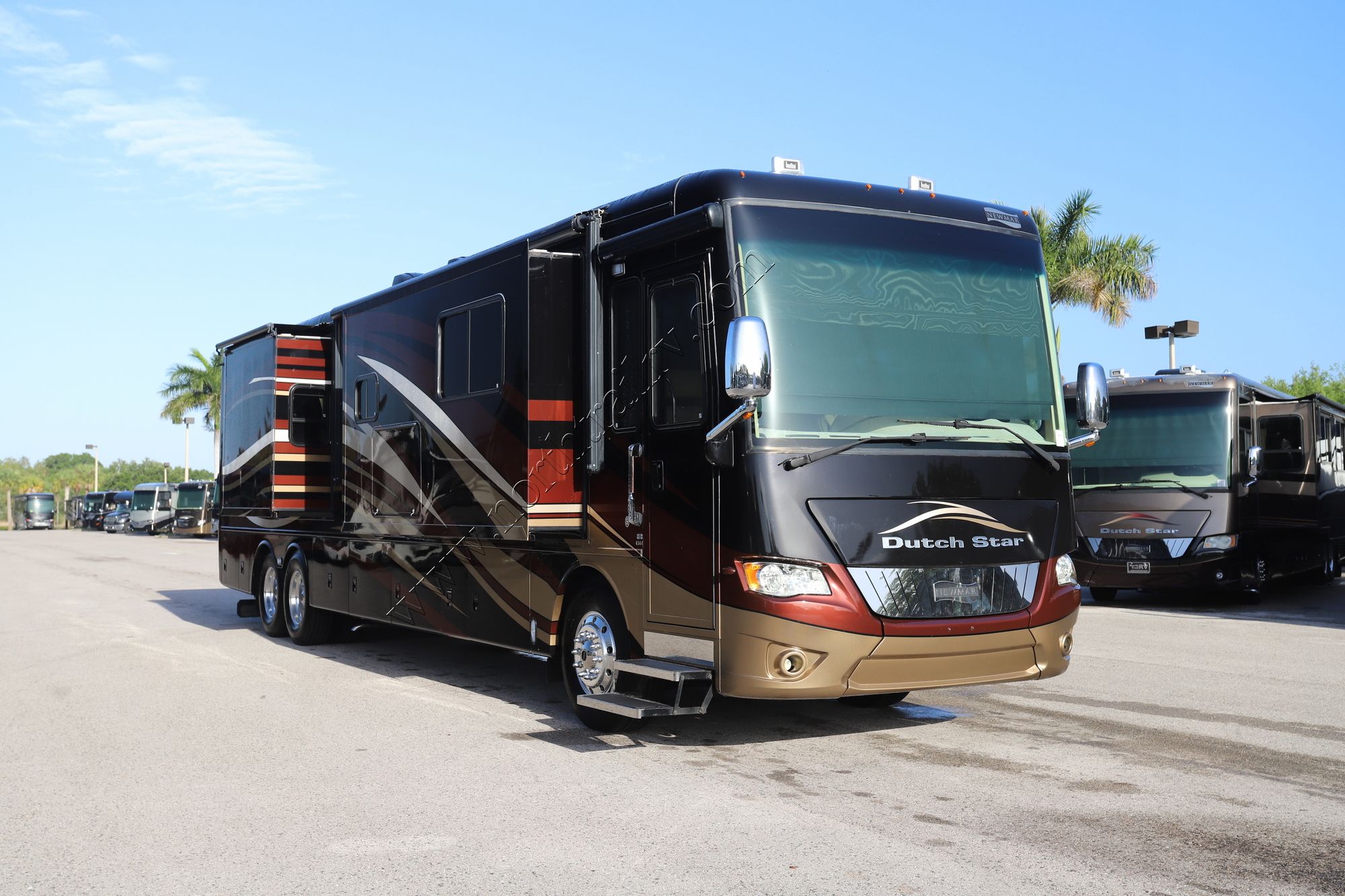 Used 2013 Newmar Dutch Star 4344 Class A  For Sale