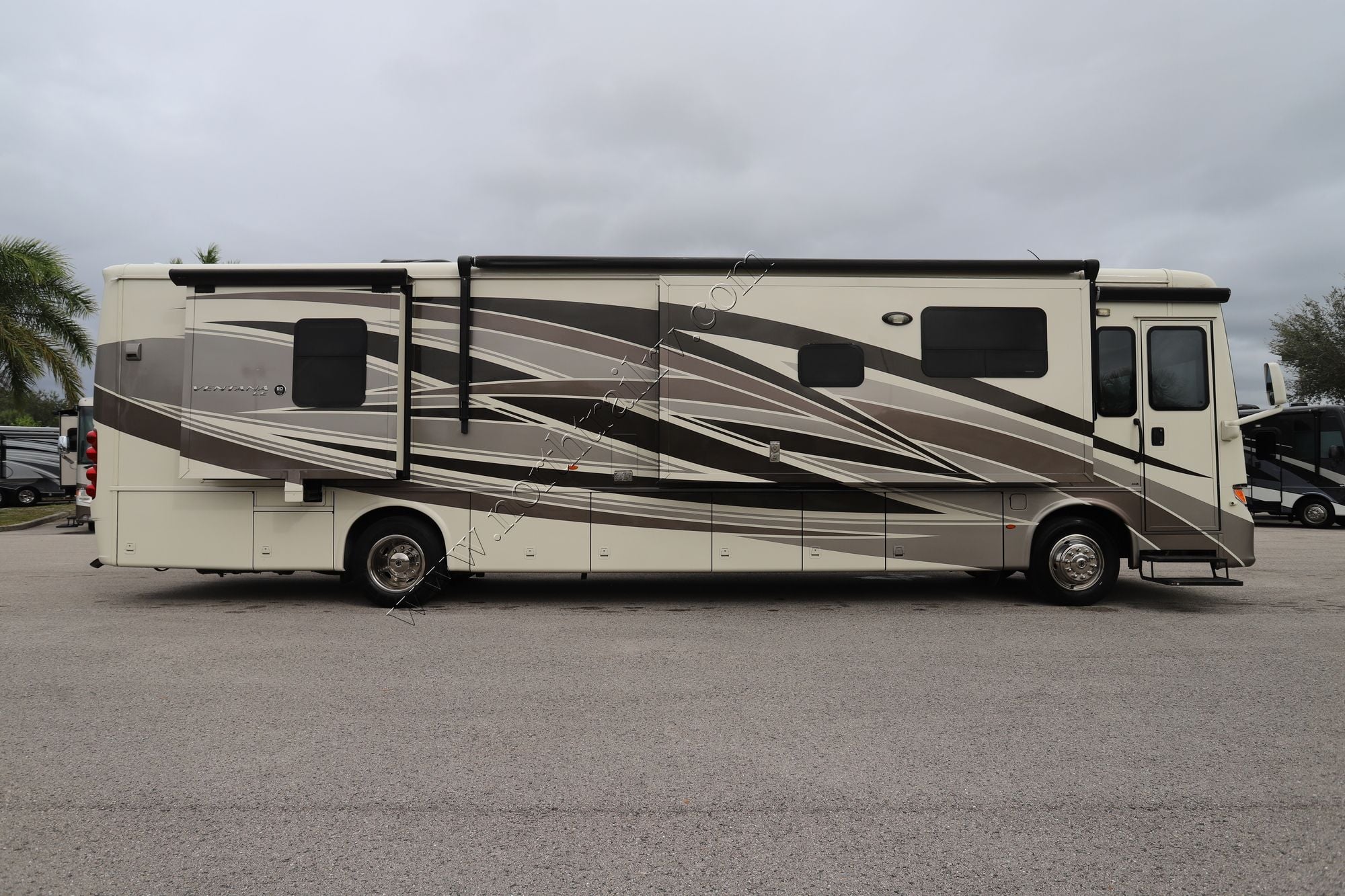 Used 2018 Newmar Ventana Le 4048 Class A  For Sale