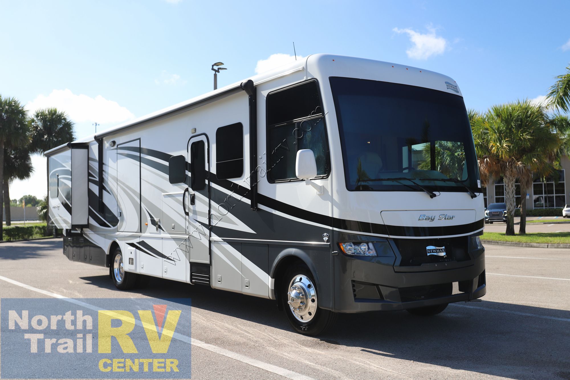 Used 2023 Newmar Bay Star 3811 Class A  For Sale