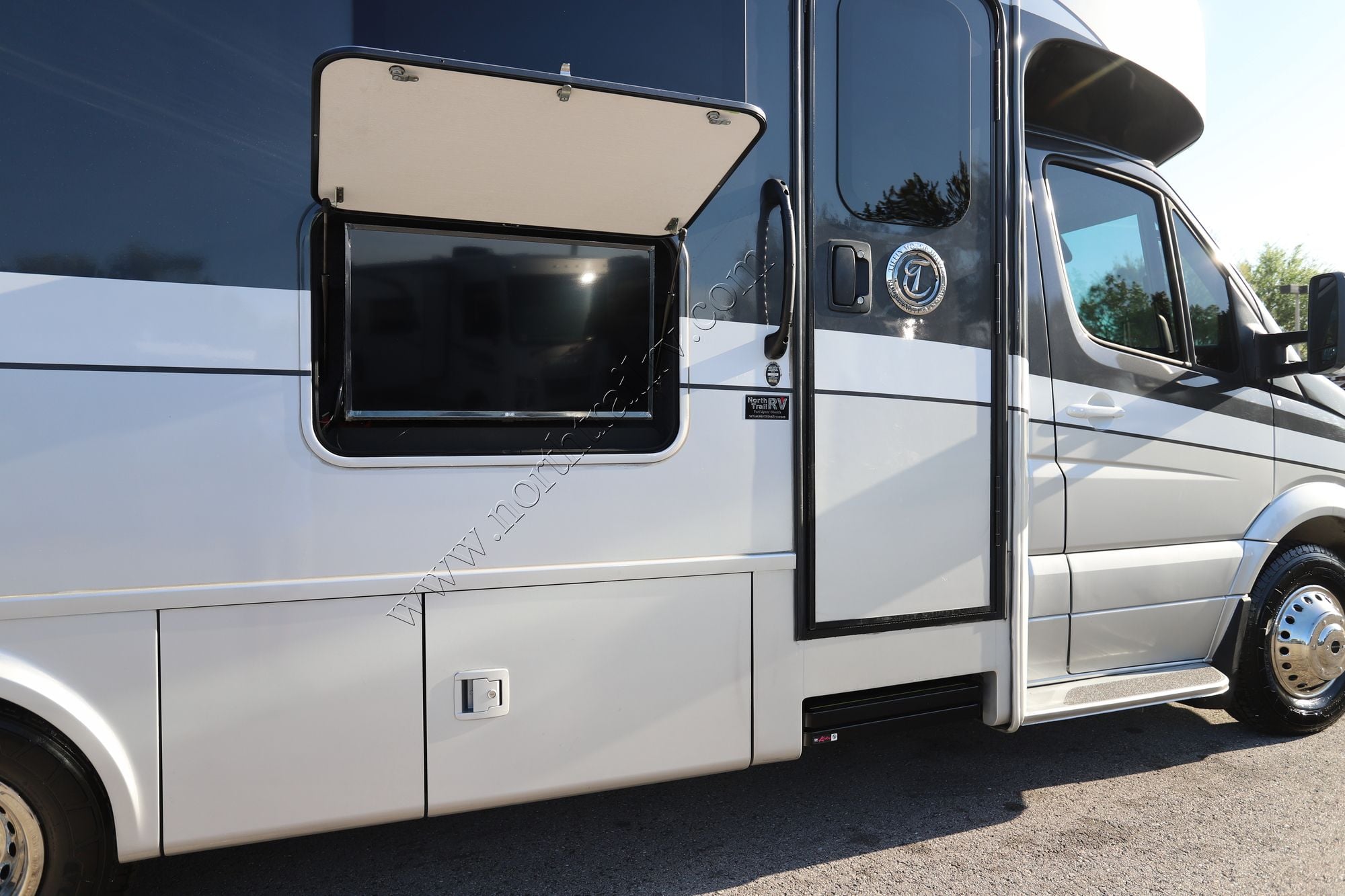 Used 2019 Tiffin Motor Homes Wayfarer 24TW Class C  For Sale