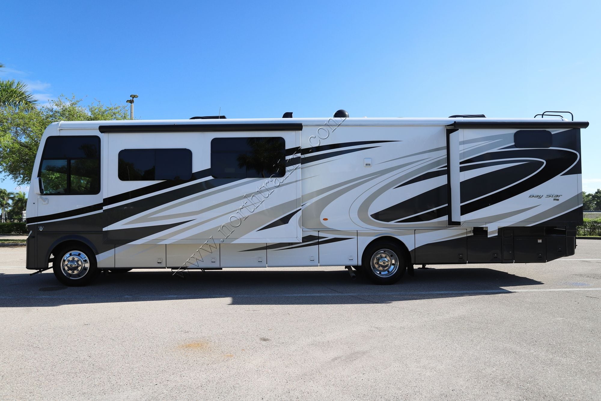 Used 2023 Newmar Bay Star 3811 Class A  For Sale