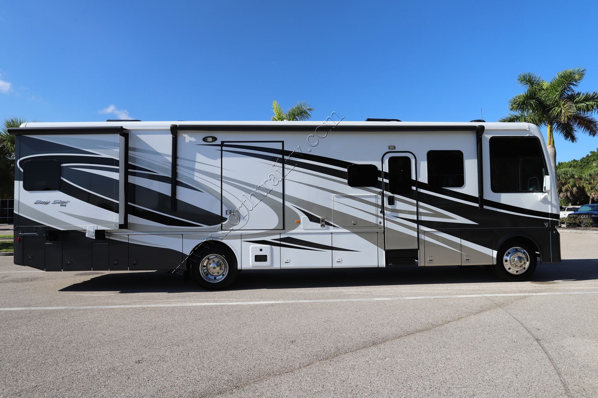 Used 2023 Newmar Bay Star 3811 Class A  For Sale