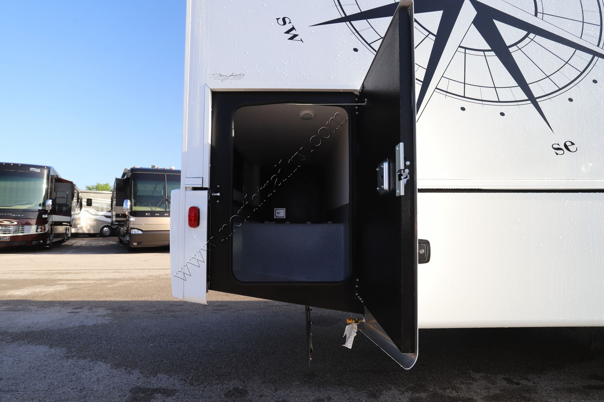 New 2026 Dynamax Isata 5 28SS 4X4 EX Super C  For Sale