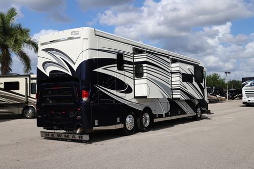 2022 Newmar Mountain Aire 4118