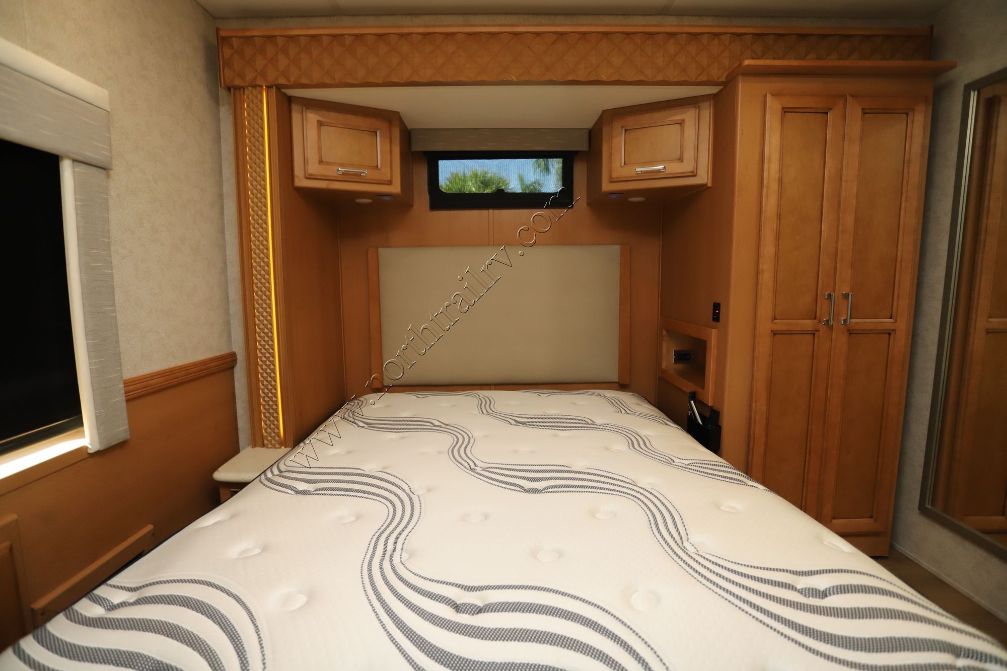 Used 2023 Newmar Bay Star 3811 Class A  For Sale