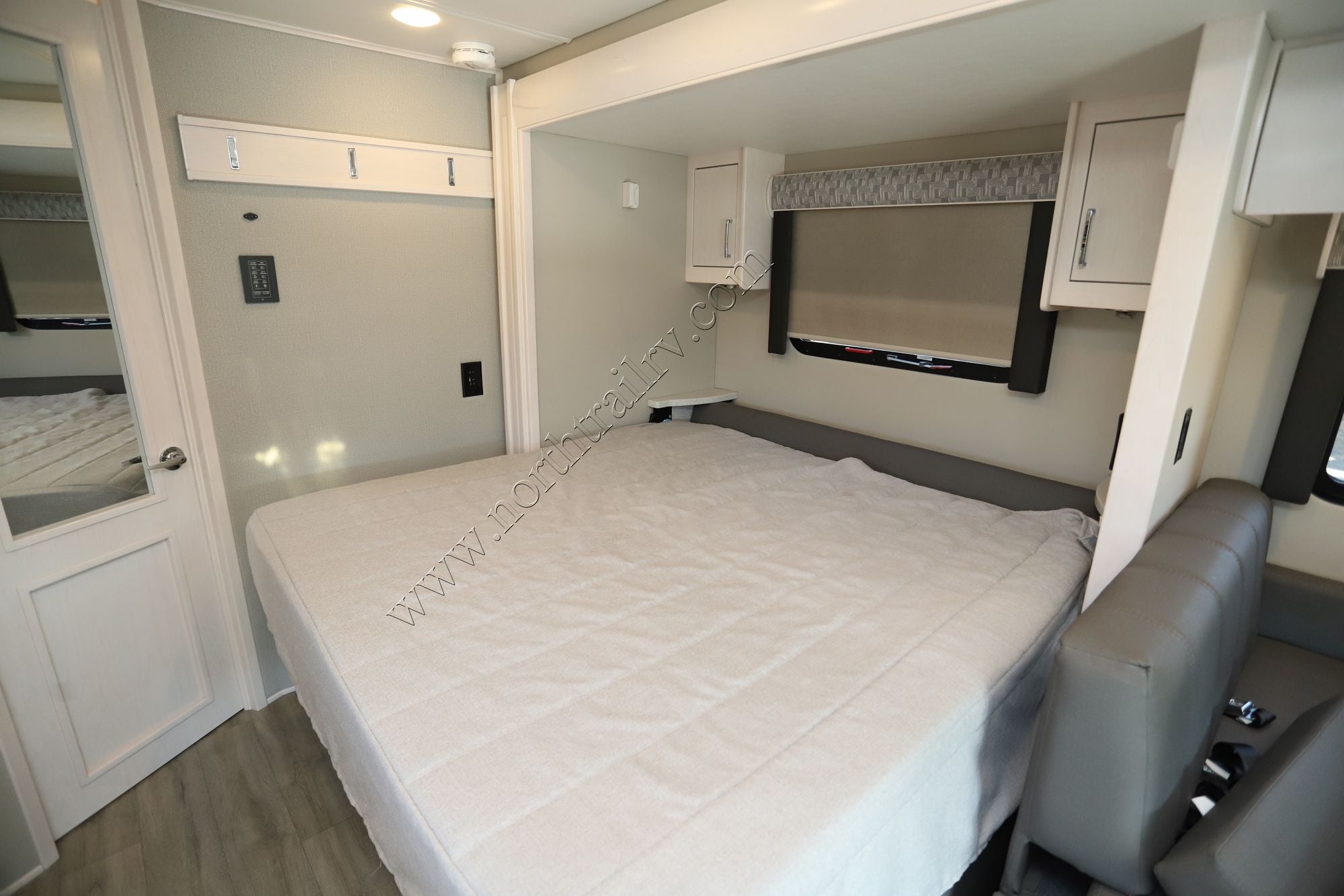 Used 2025 Renegade Rv Vienna 25RMC Class C  For Sale