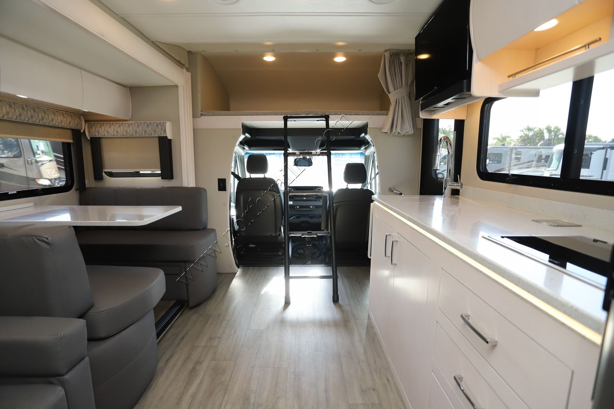 Used 2025 Renegade Rv Vienna 25RMC Class C  For Sale