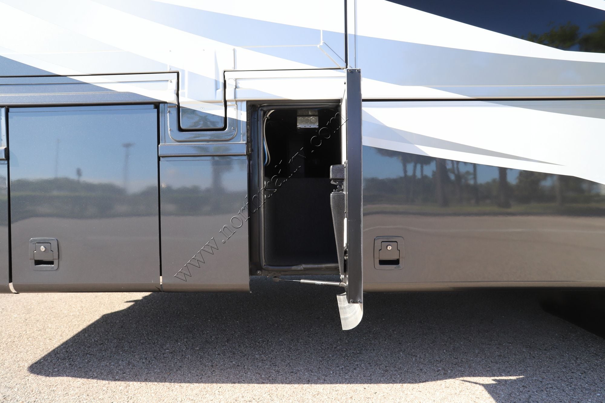 Used 2023 Newmar Bay Star 3811 Class A  For Sale