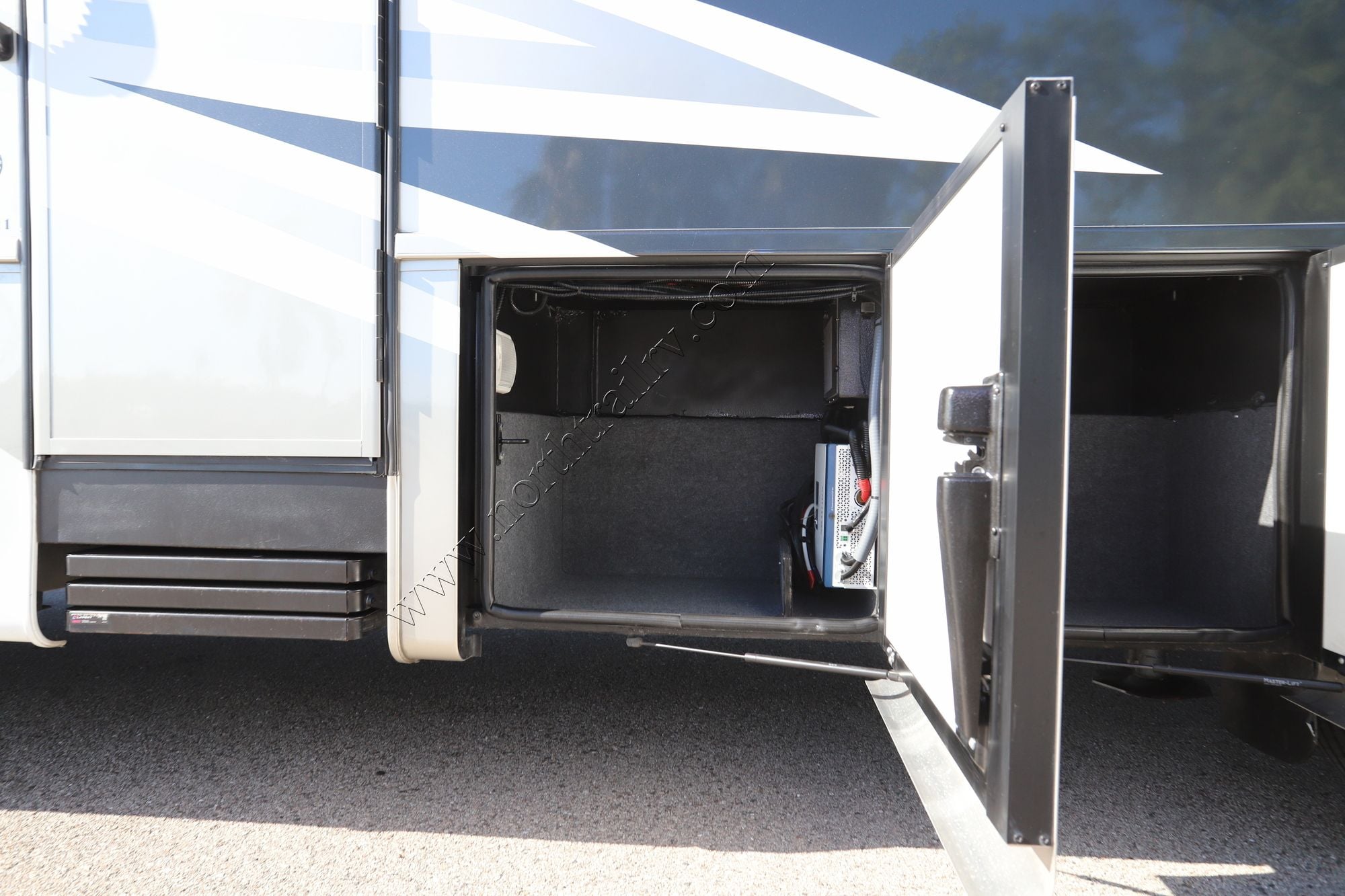 Used 2023 Newmar Bay Star 3811 Class A  For Sale