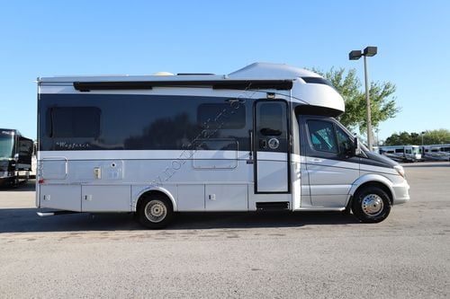 2019 Tiffin Motor Homes Wayfarer 24TW