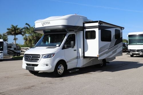 2025 Renegade Rv Vienna 25RMC