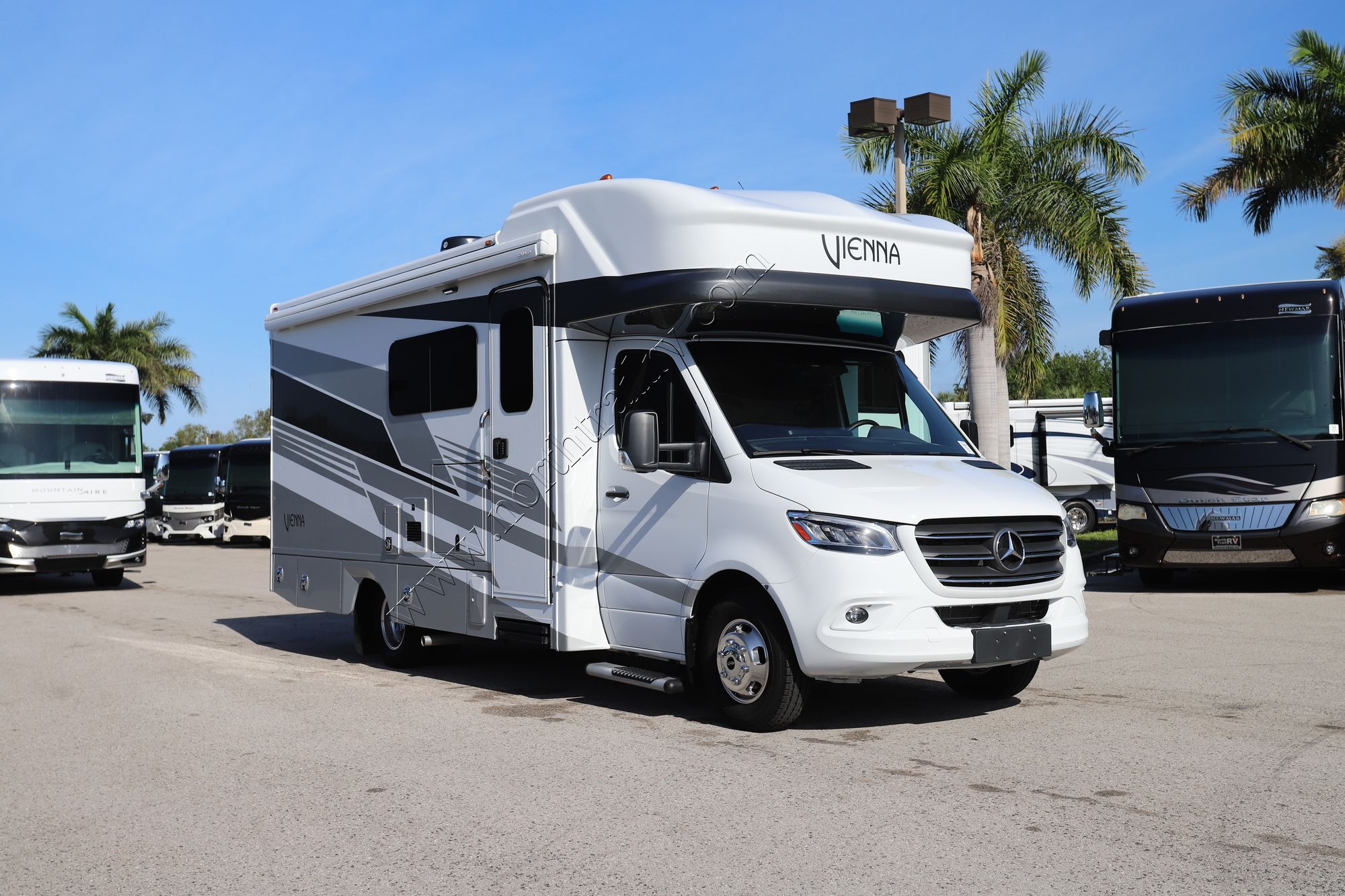 Used 2025 Renegade Rv Vienna 25RMC Class C  For Sale