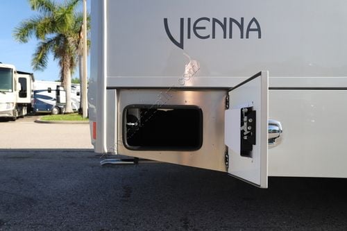 2025 Renegade Rv Vienna 25RMC