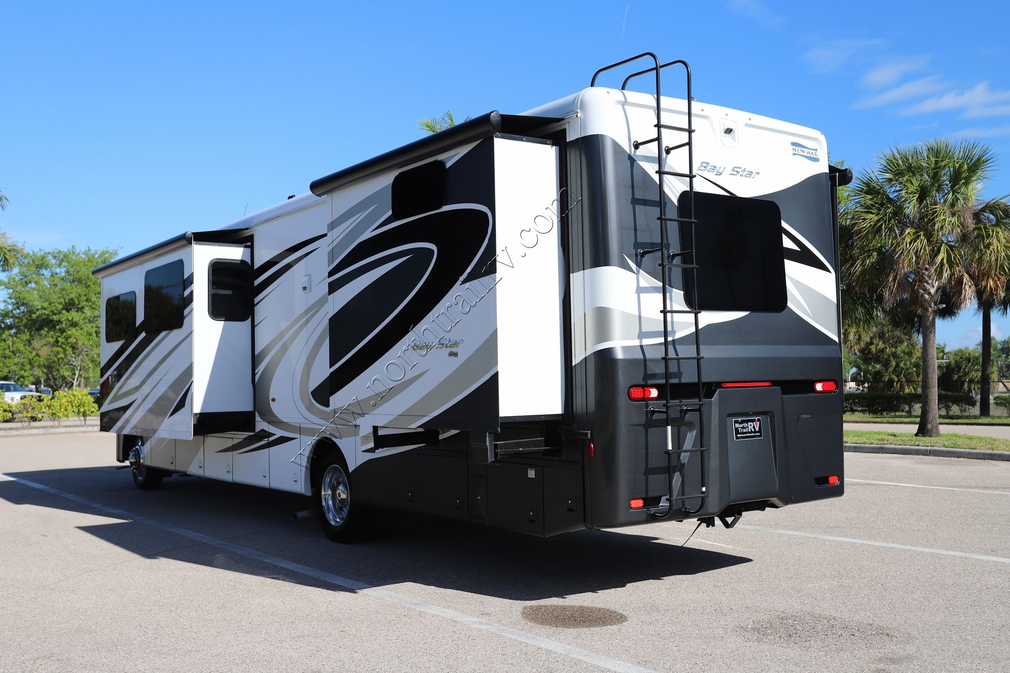 Used 2023 Newmar Bay Star 3811 Class A  For Sale