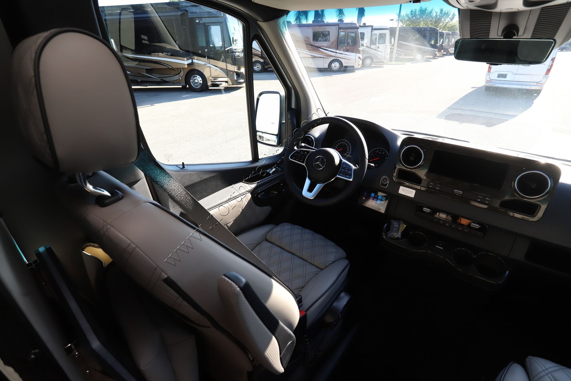 Used 2025 Midwest Passage EXT 170 MD2 Class B  For Sale