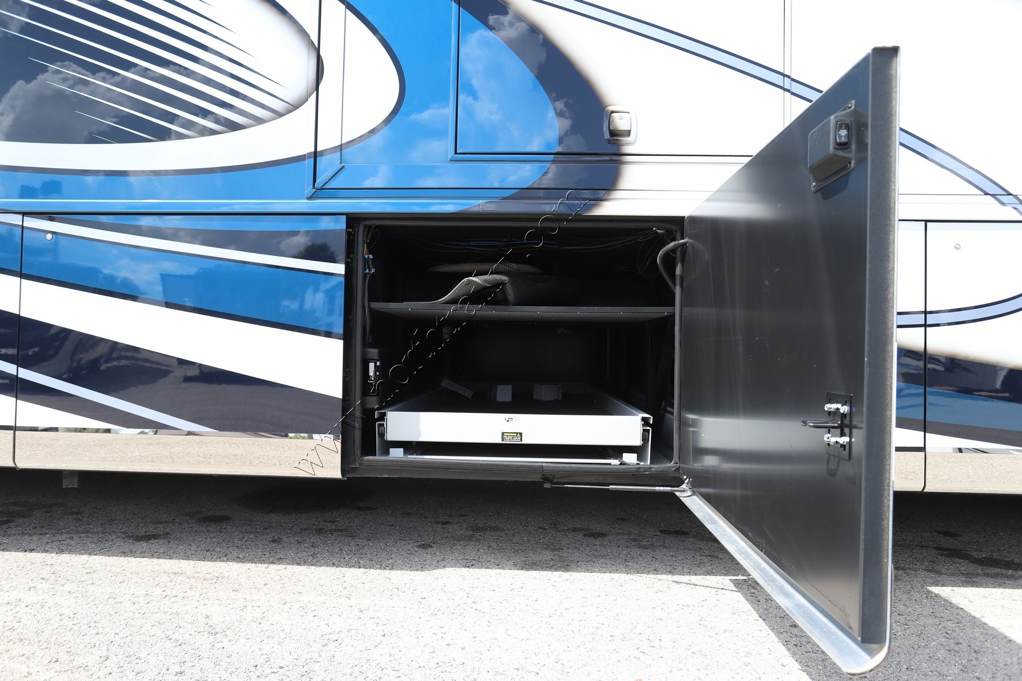 Used 2023 Newmar Essex 4521 Class A  For Sale