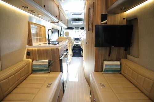 2024 Airstream Interstate 24GL Tommy Bahama AWD