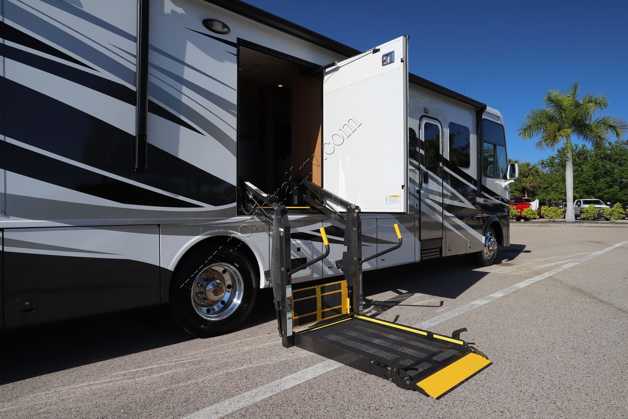 Used 2023 Newmar Bay Star 3811 Class A  For Sale