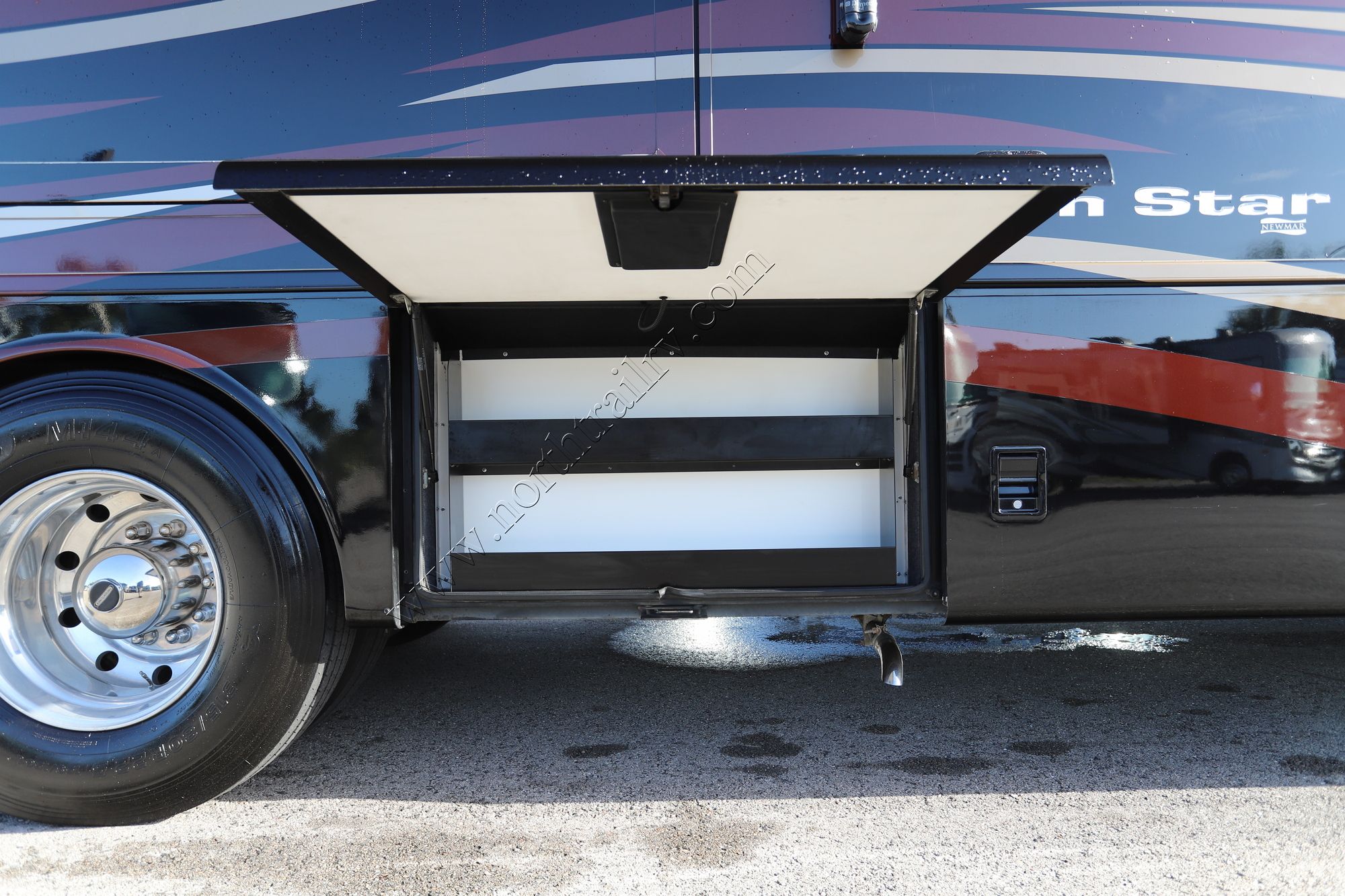 Used 2013 Newmar Dutch Star 4344 Class A  For Sale