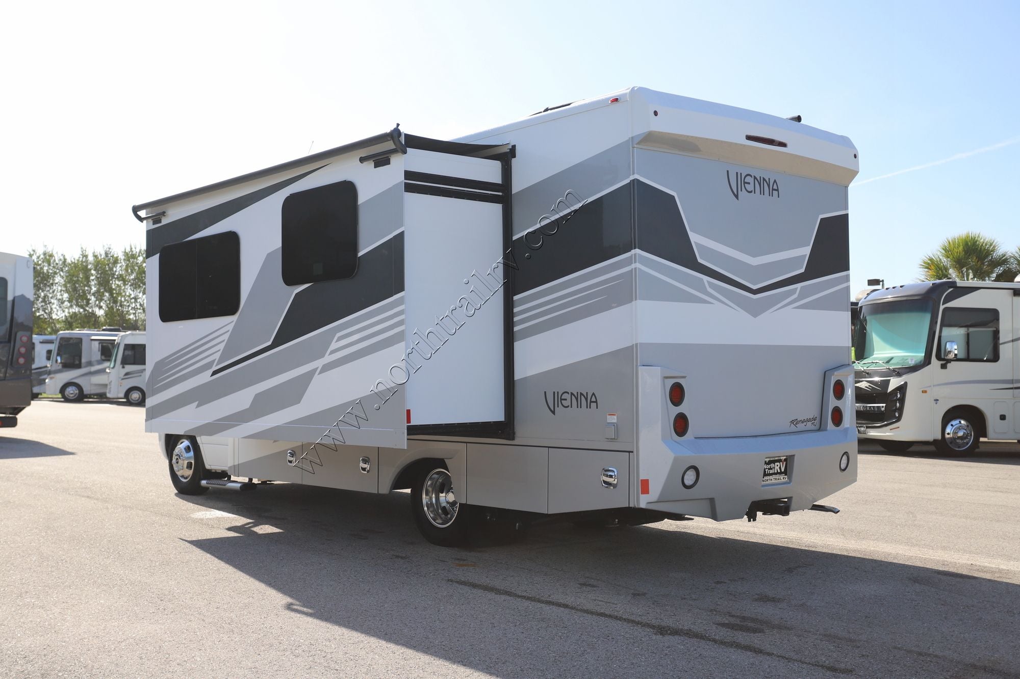 Used 2025 Renegade Rv Vienna 25RMC Class C  For Sale