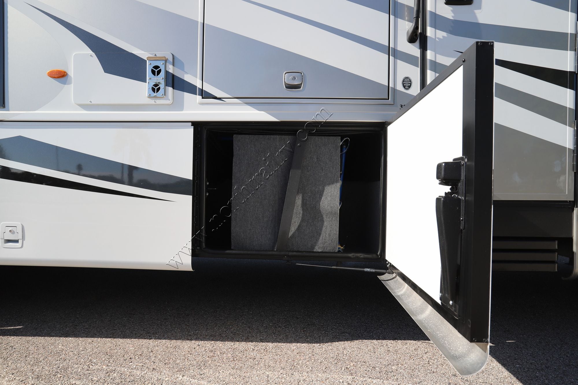 Used 2023 Newmar Bay Star 3811 Class A  For Sale