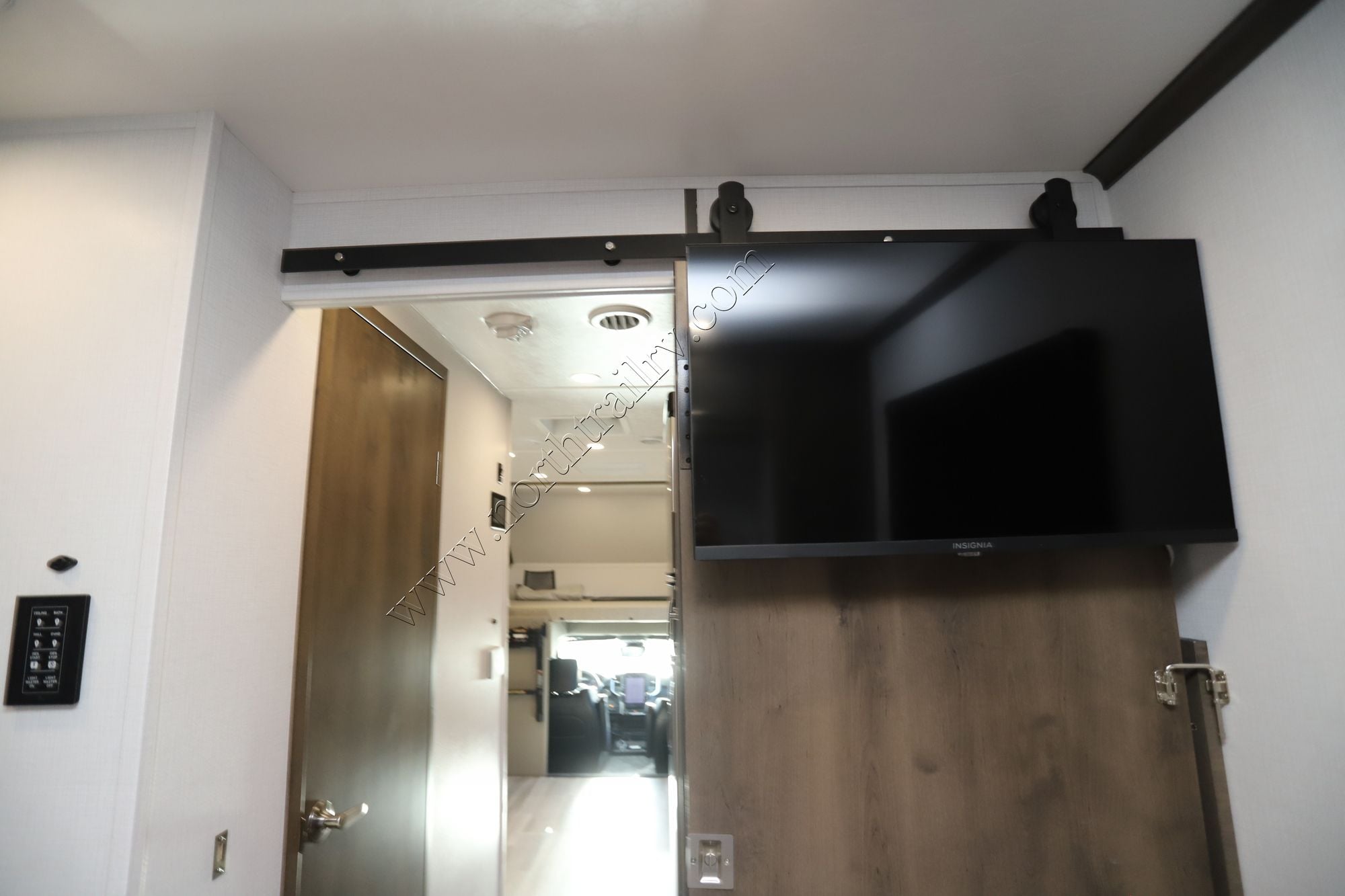 New 2026 Dynamax Isata 5 28SS 4X4 EX Super C  For Sale