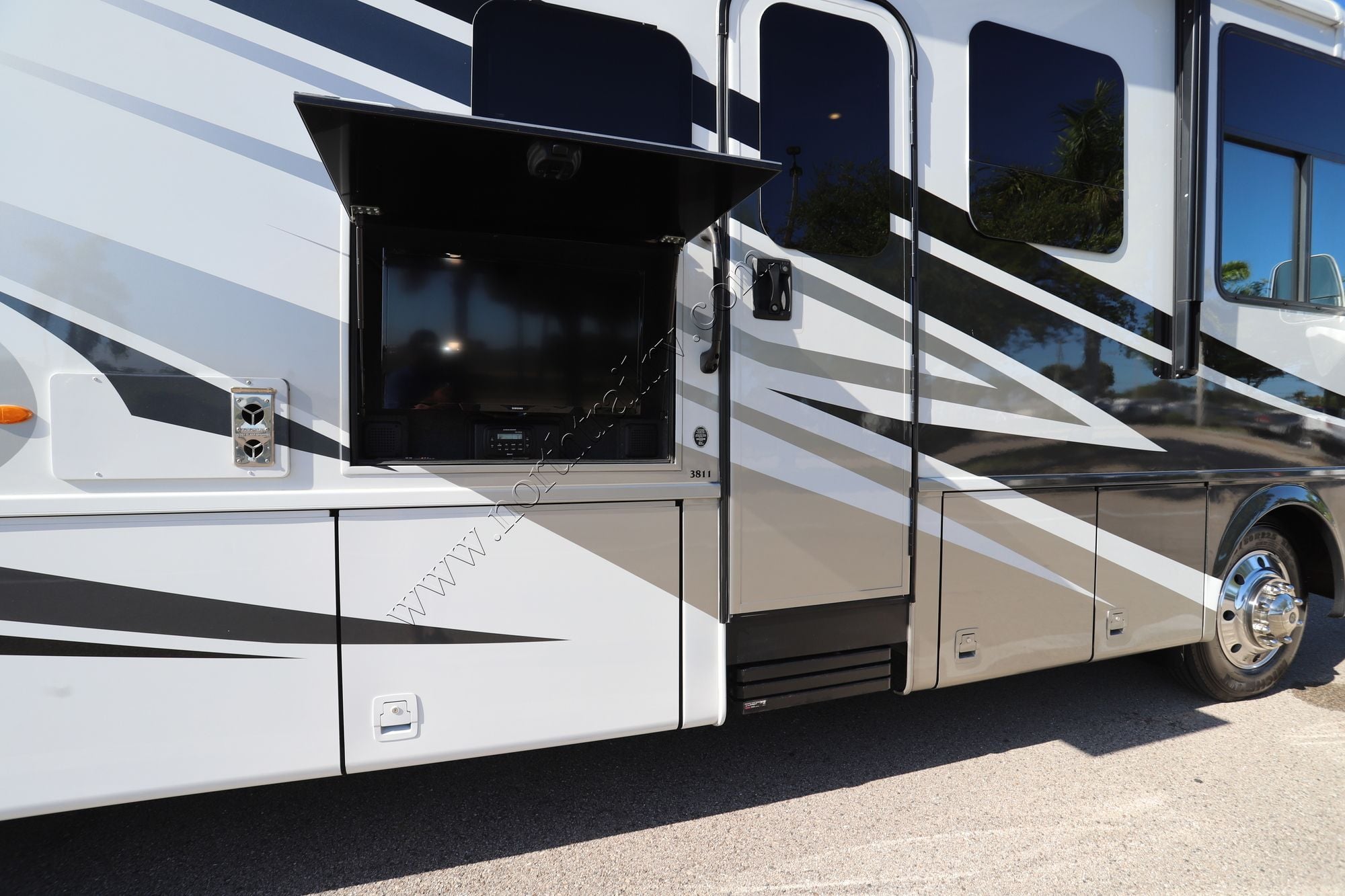 Used 2023 Newmar Bay Star 3811 Class A  For Sale